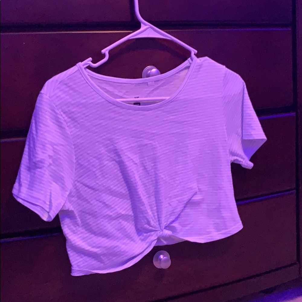 Blue and whit stripped cropped shirt